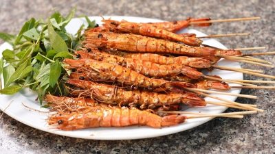 Tôm sông nướng mọi